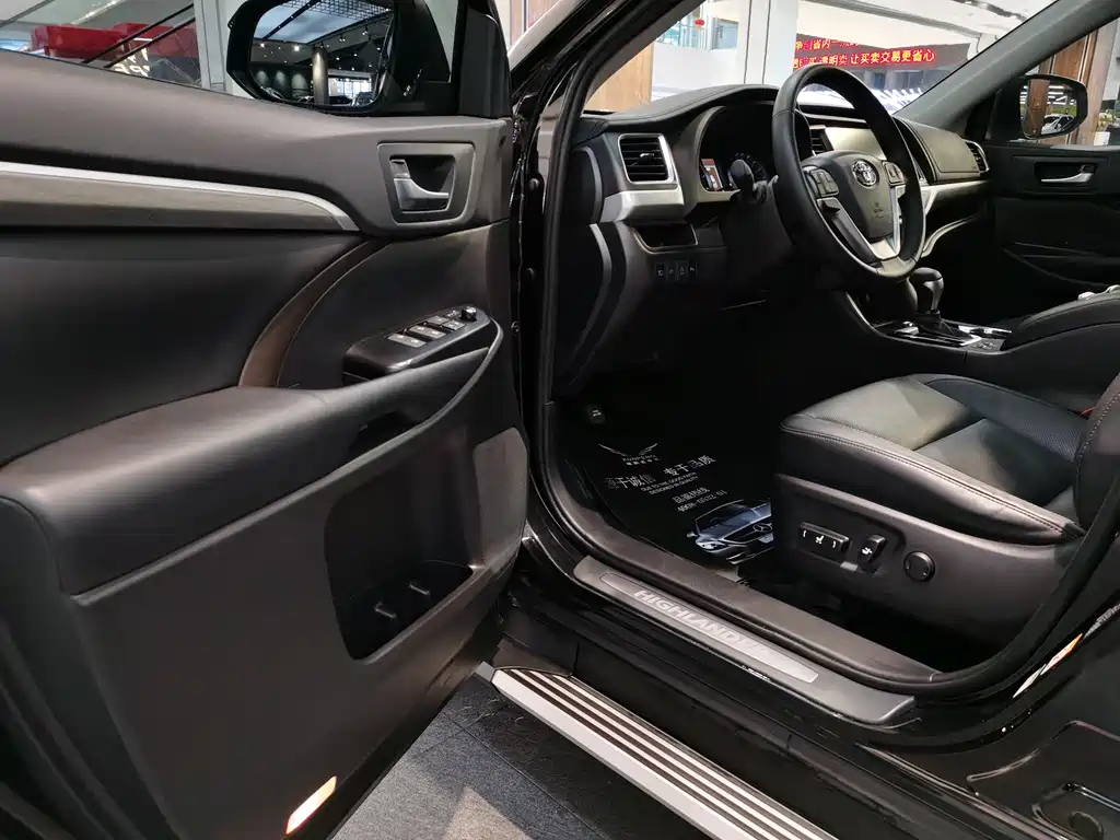 Toyota Highlander 2021 2.0T Luxury 7 мест