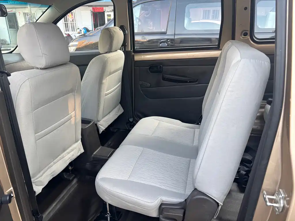 Wuling Hongguang — миниатюра 8