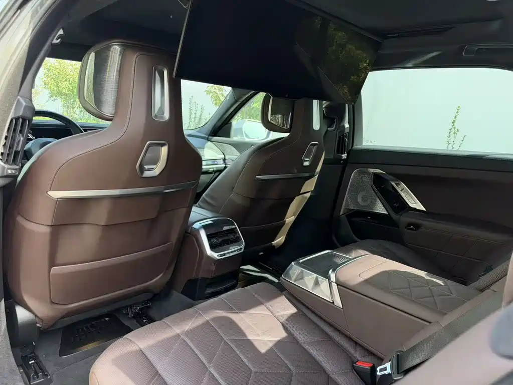 BMW i7 — миниатюра 10