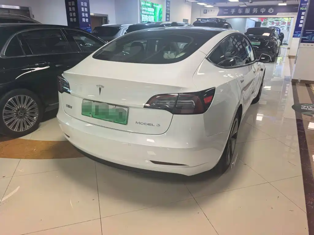 Tesla Model 3 — миниатюра 10