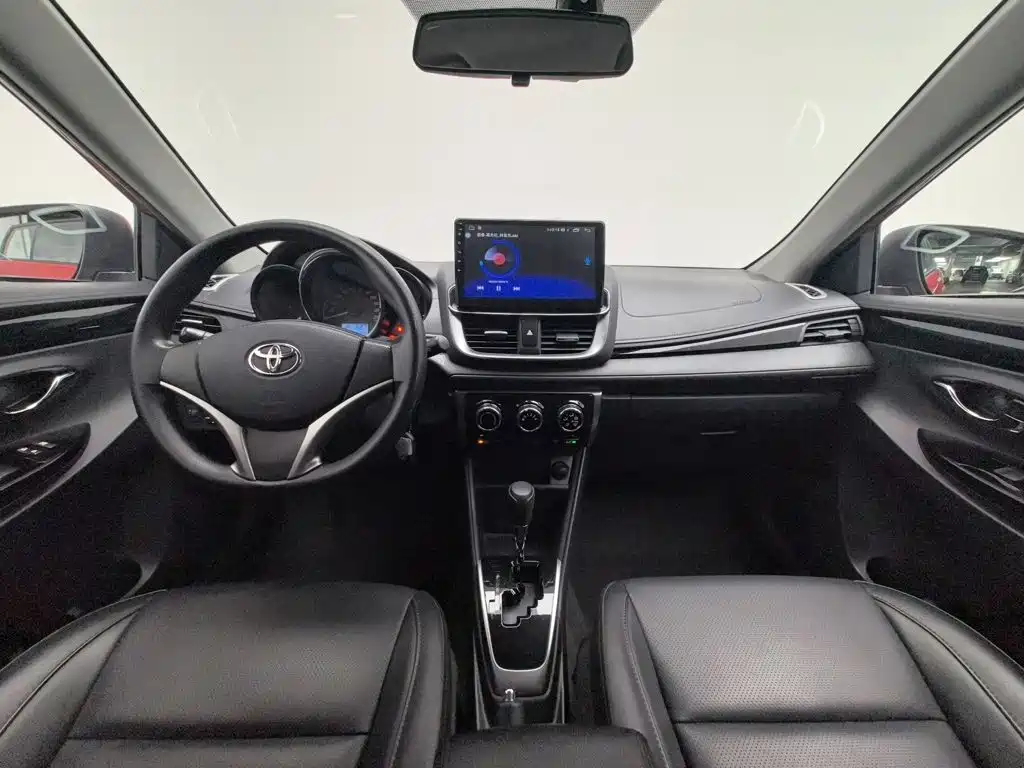 Toyota Yaris L — миниатюра 5