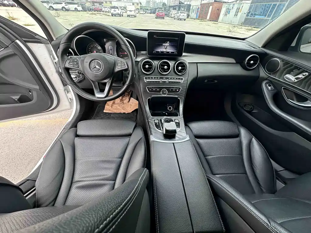 Mercedes-Benz C-Class — миниатюра 5