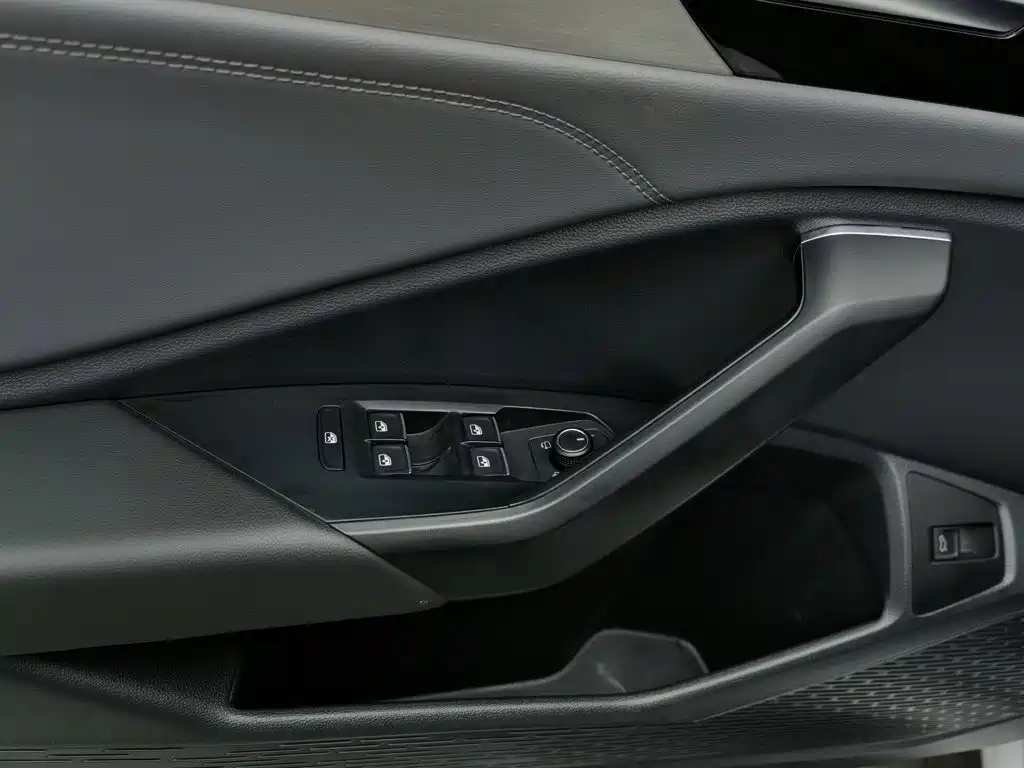 Volkswagen Sagitar — миниатюра 9