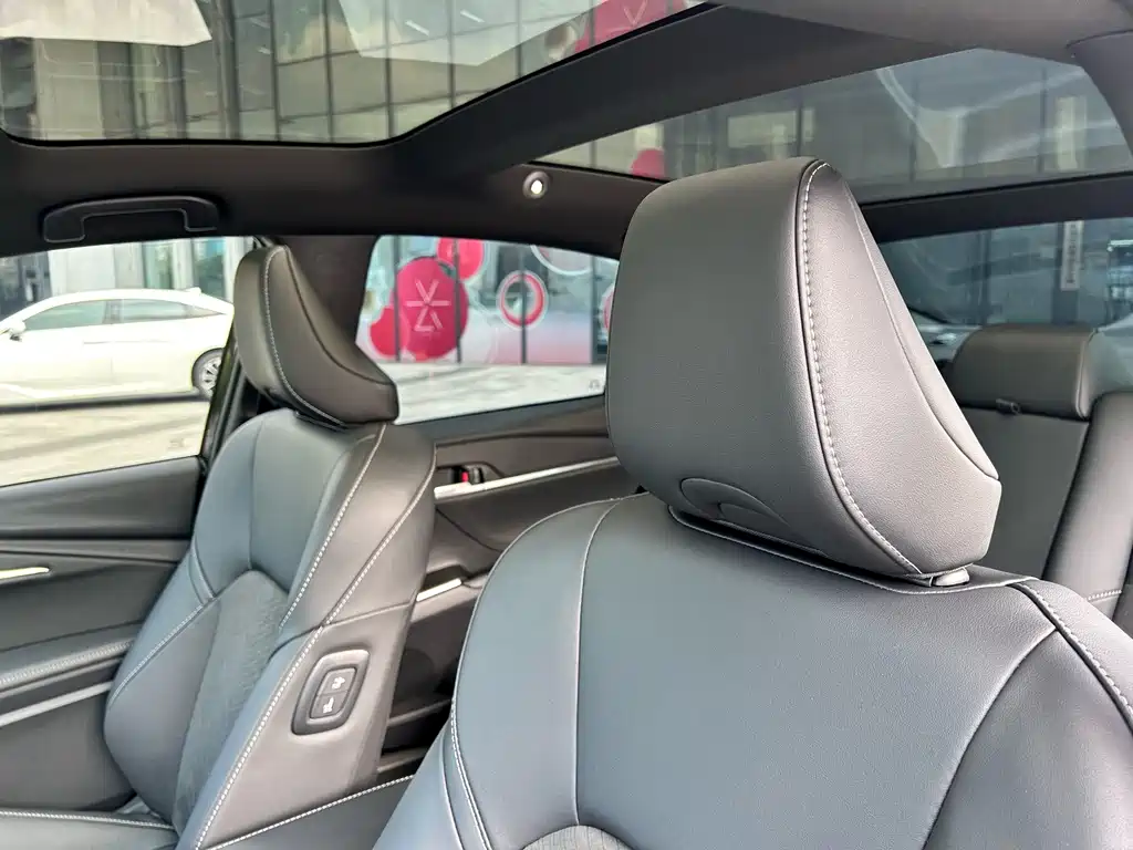 Toyota Camry — миниатюра 17