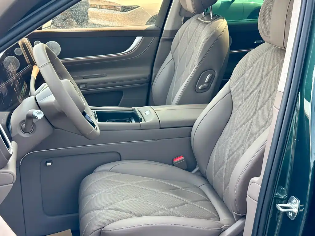 AITO ASK THE WORLD M9