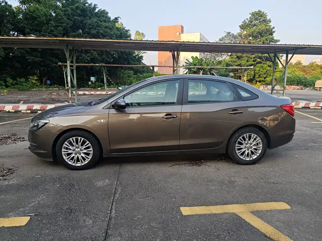 Buick Excelle — миниатюра 3