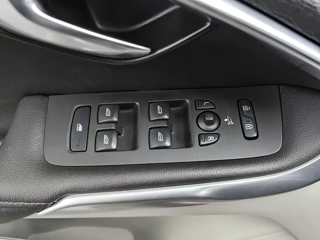 Volvo V40 — миниатюра 9