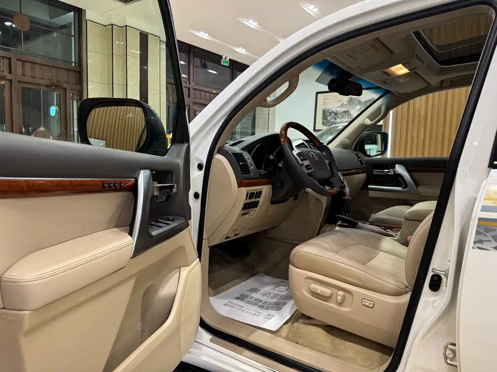 Toyota Land Cruiser 2012 4.6L AT VX-R