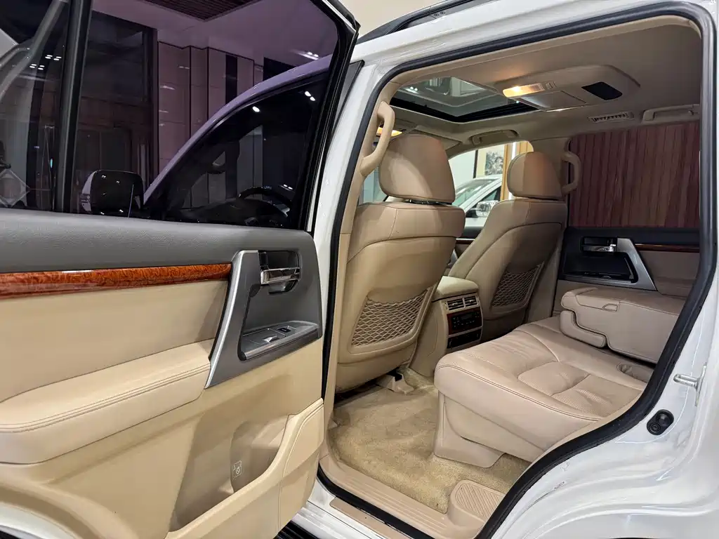 Toyota Land Cruiser 2012 4.6L AT VX-R