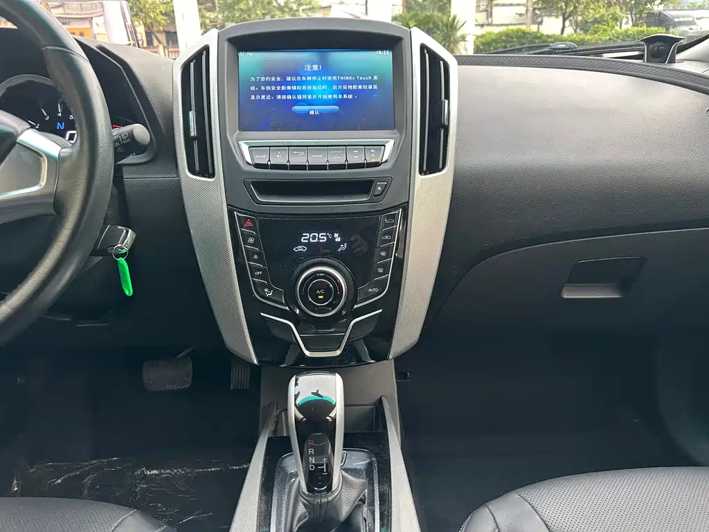 Luxgen U6 — миниатюра 19