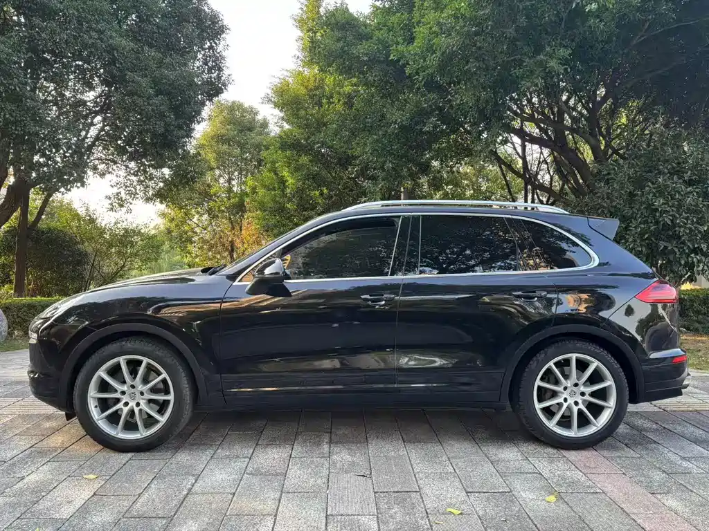 Porsche Cayenne — миниатюра 7