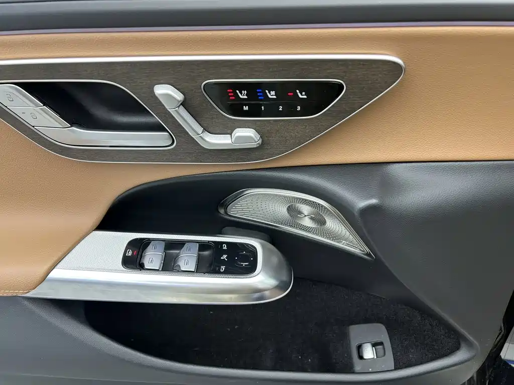 Mercedes-Benz E-Class — миниатюра 11