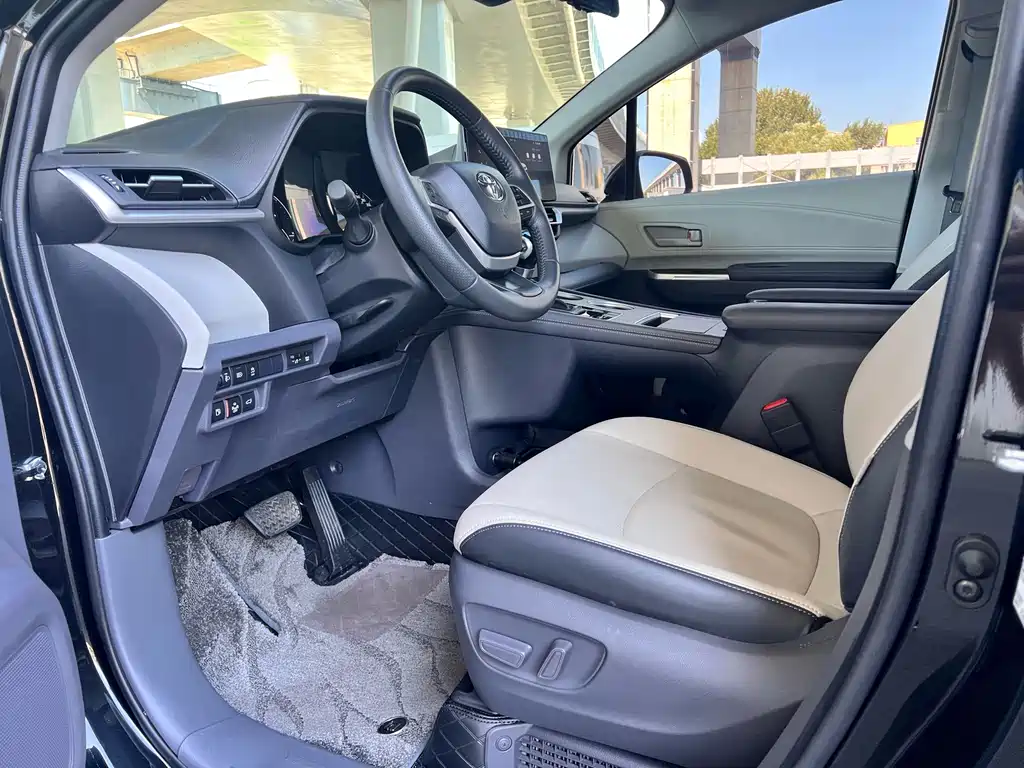 Toyota Sienna — миниатюра 7