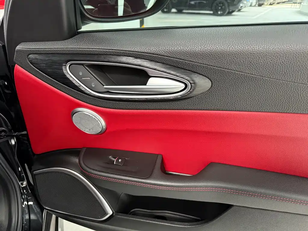 Alfa Romeo Giulia — миниатюра 13