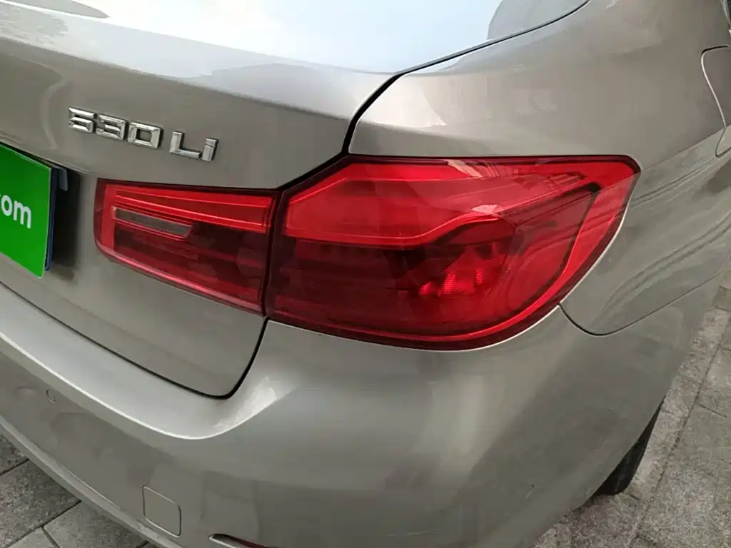 BMW 5 Series — миниатюра 8