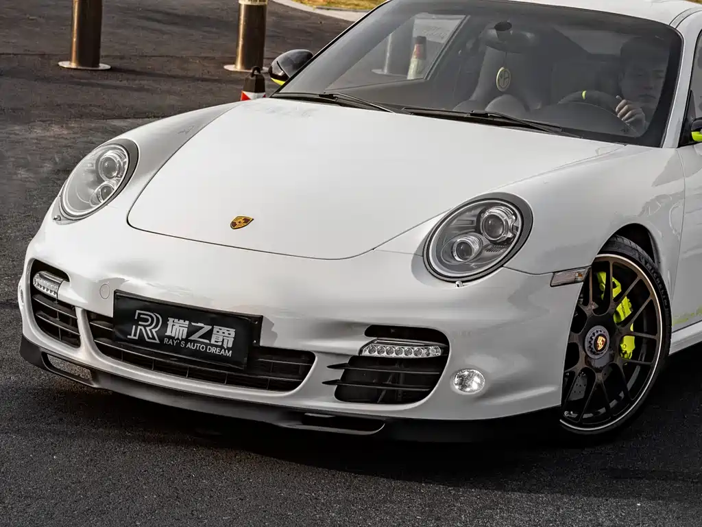 Porsche 911 2010 Turbo S 3.8T