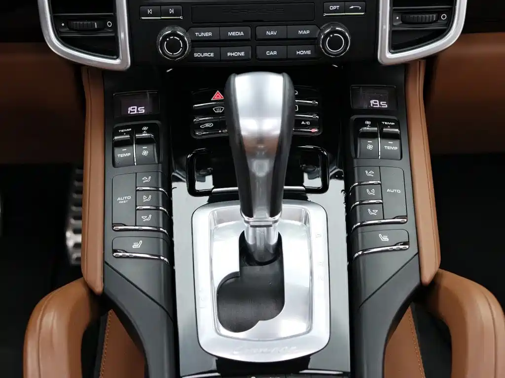 Porsche Cayenne — миниатюра 18