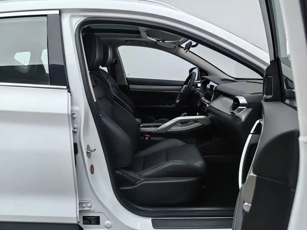 Geely Binyue — миниатюра 23