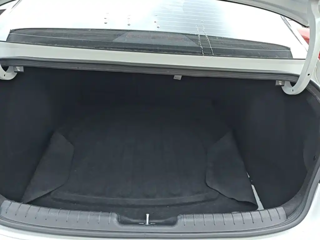 Hyundai Elantra — миниатюра 19