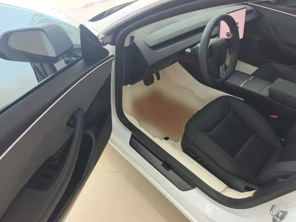 Tesla Model 3 — миниатюра 16