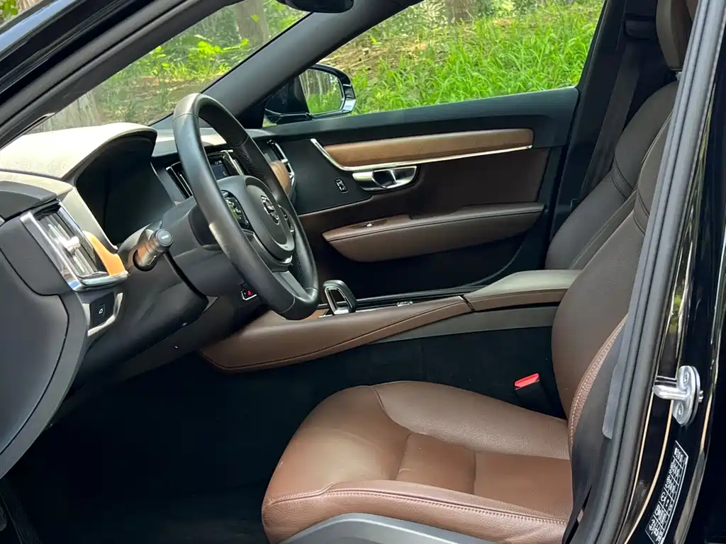 Volvo S90 2024 B5 Luxury