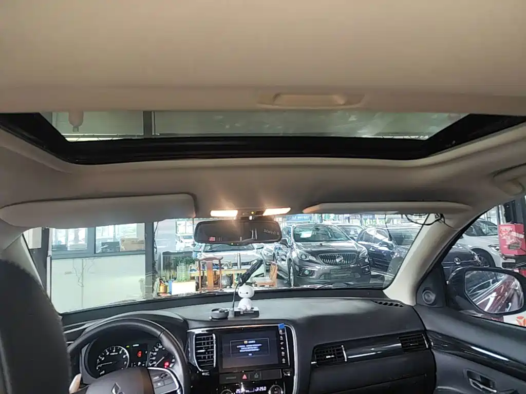 Mitsubishi Outlander — миниатюра 18
