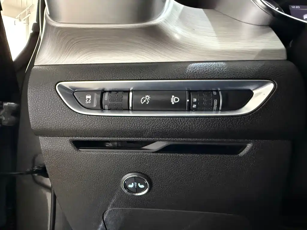 Geely Binyue — миниатюра 17