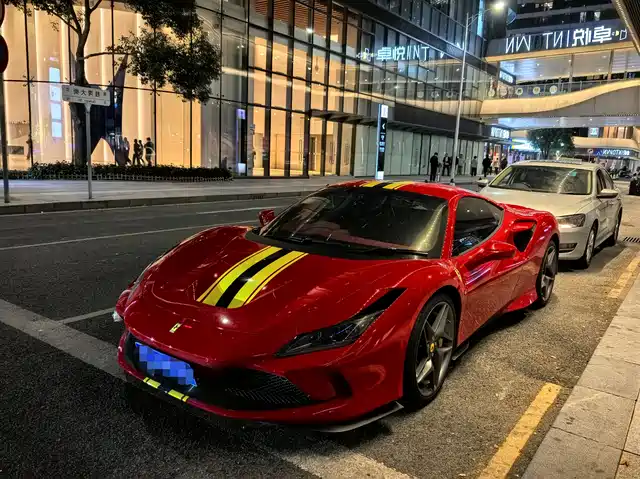 FERRARI F8 2022