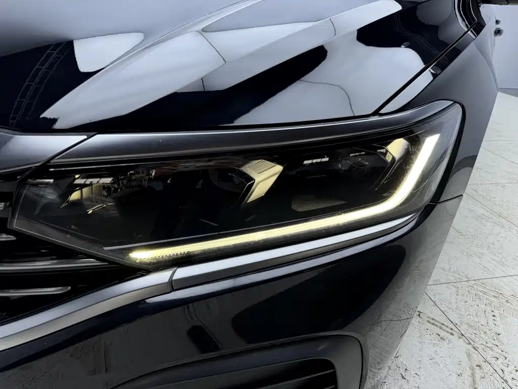 Volkswagen Passat 2023 280TSI