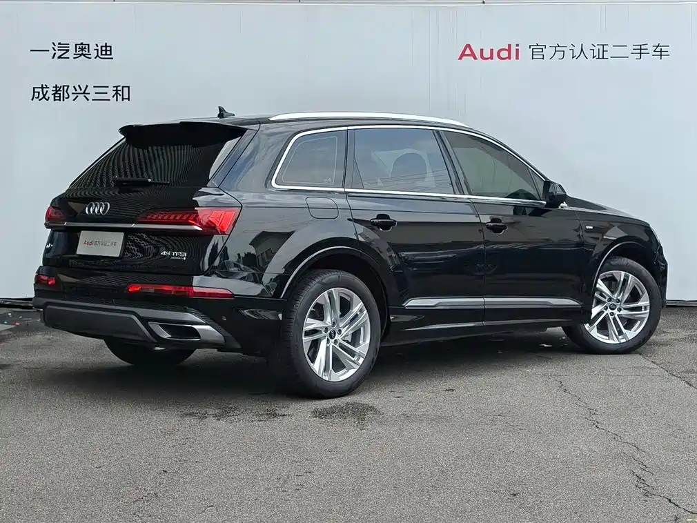 Audi Q7 2023 45 TFSI quattro S line Sport