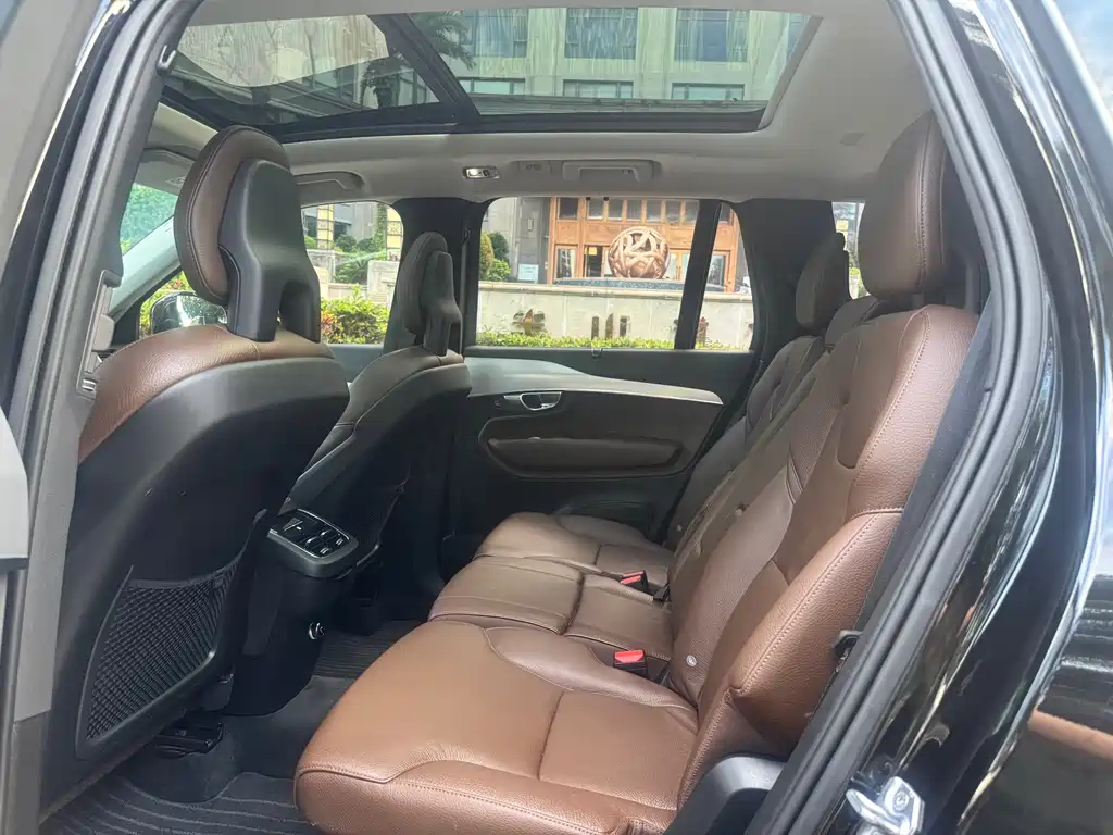 Volvo XC90 2018 T6 7 мест