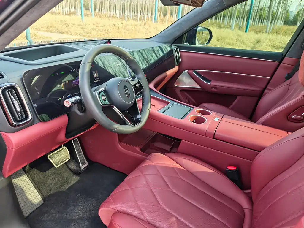 AITO ASK THE WORLD M8