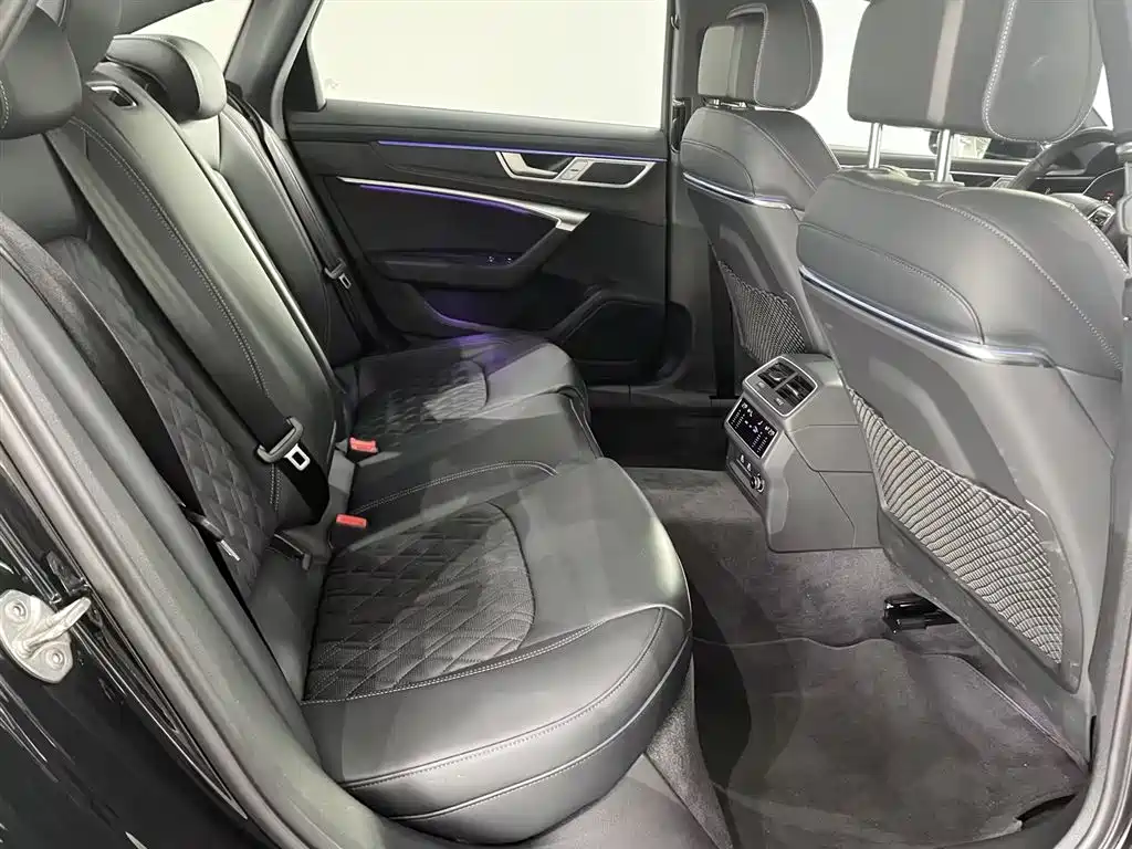 Audi A6L id 4515335 из Китая 16