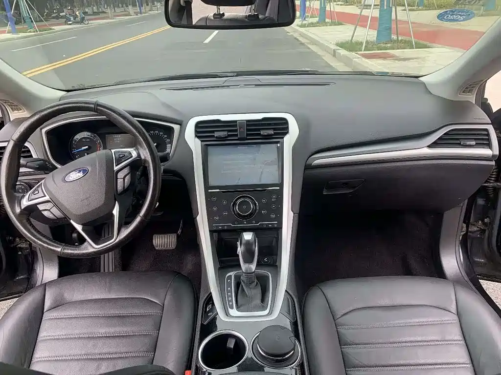 Ford Mondeo — миниатюра 9