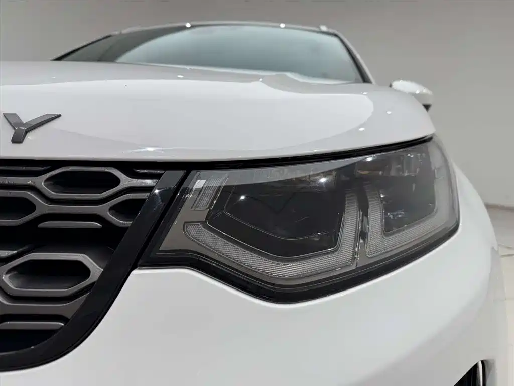 LAND ROVER DISCOVER NEW ENERGY SOURCES FOR SPORTS