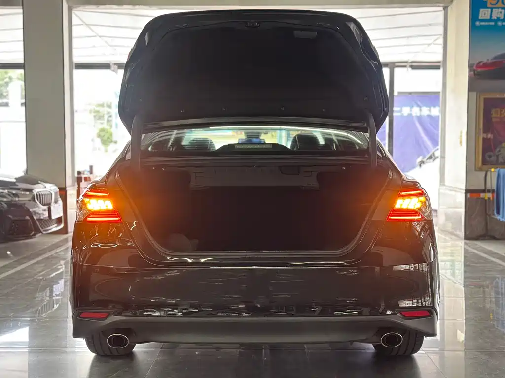 Toyota Camry 2019 2.5G Luxury V