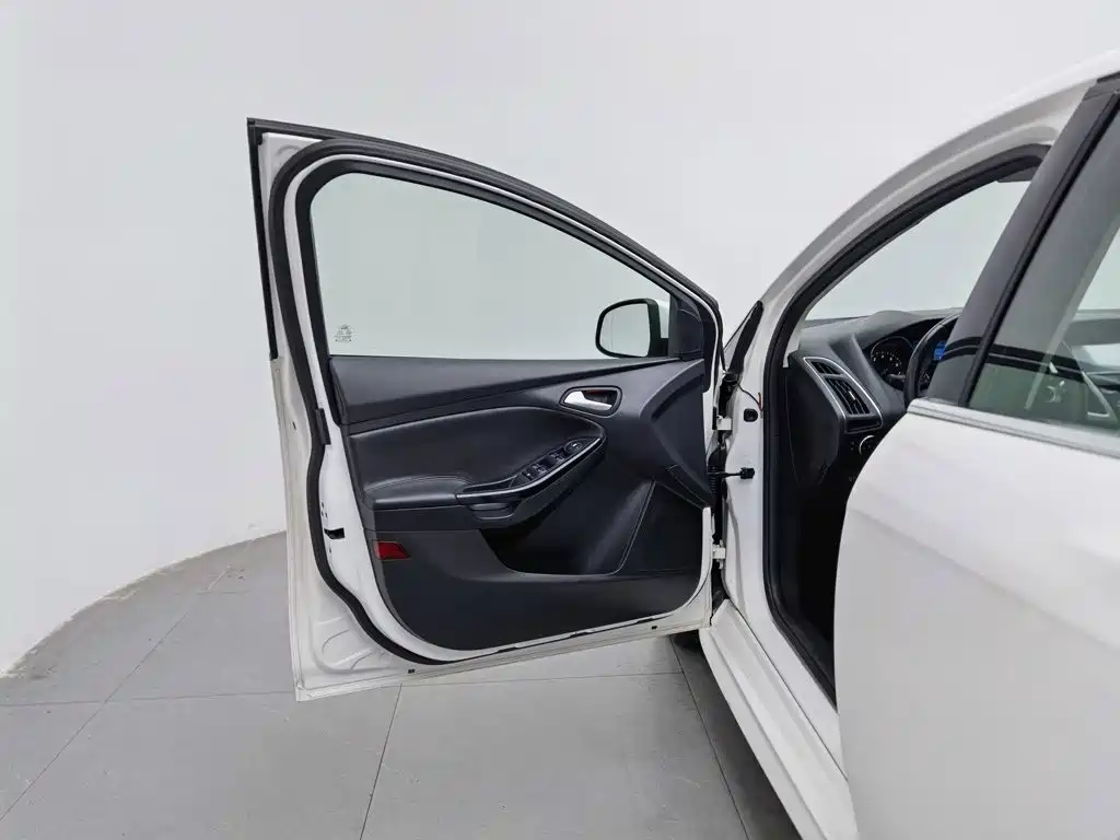 Ford Focus — миниатюра 8