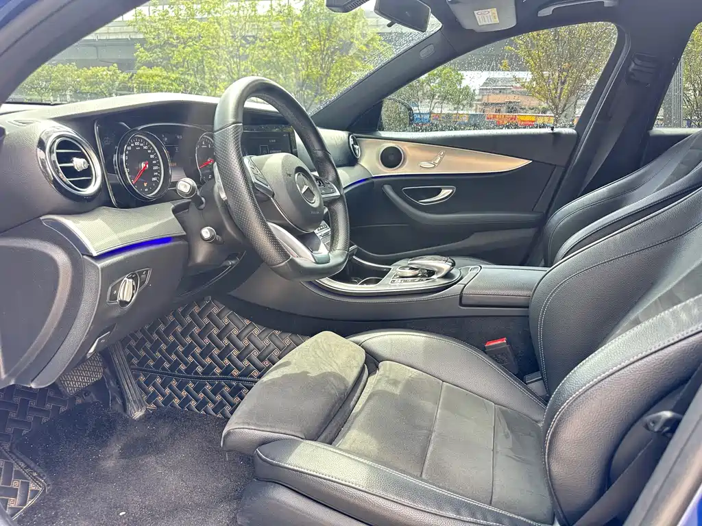 Mercedes-Benz E-Class — миниатюра 8