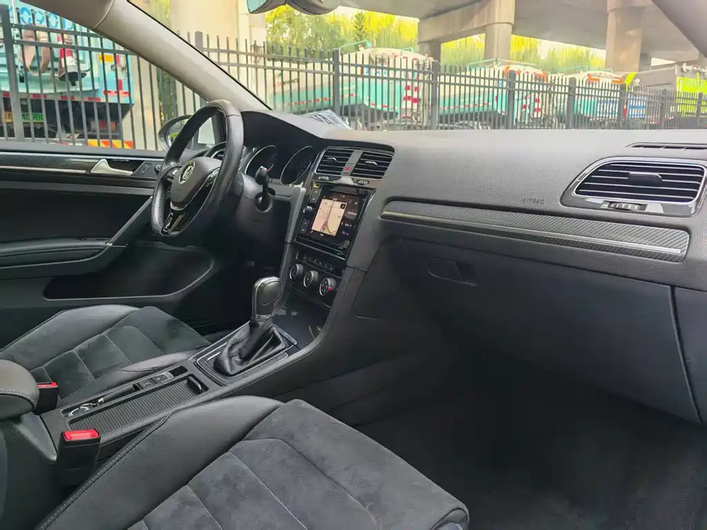 Volkswagen Golf — миниатюра 12