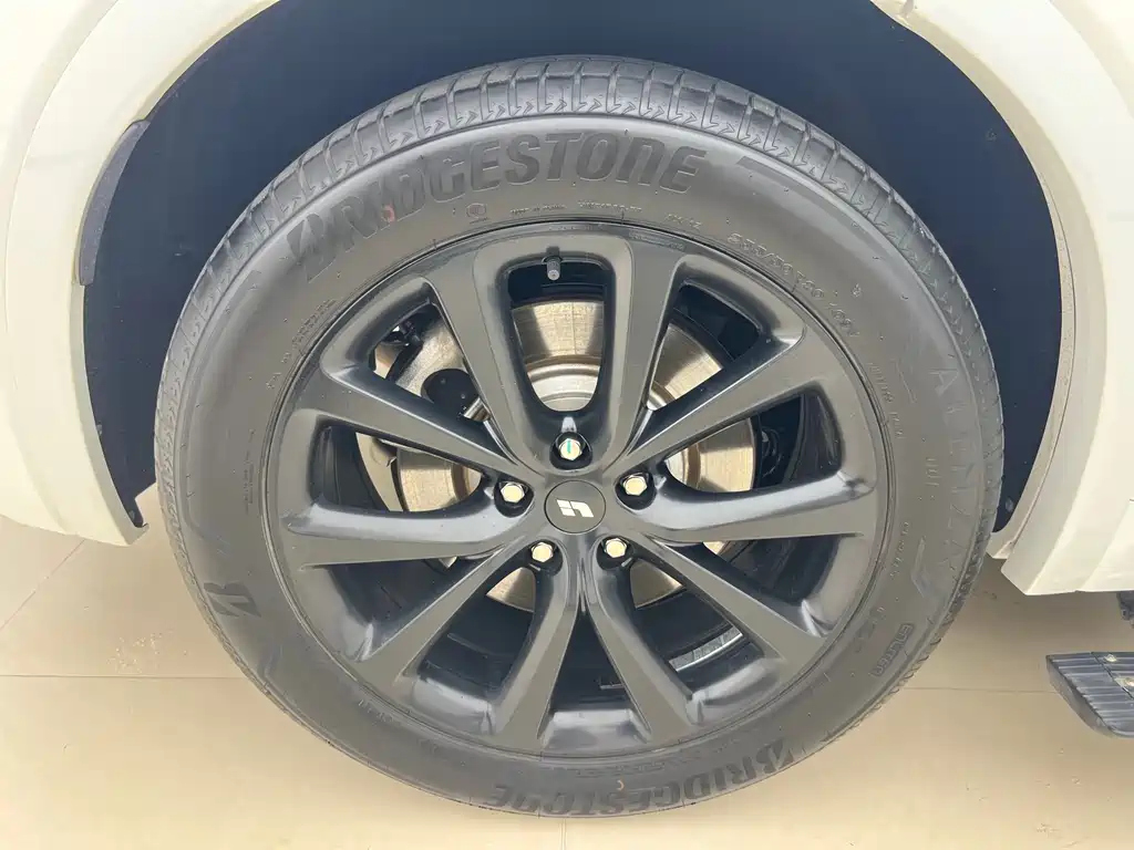 Li Auto Li ONE — миниатюра 8