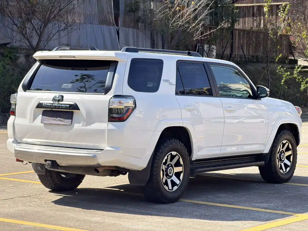 Toyota 4Runner — миниатюра 6