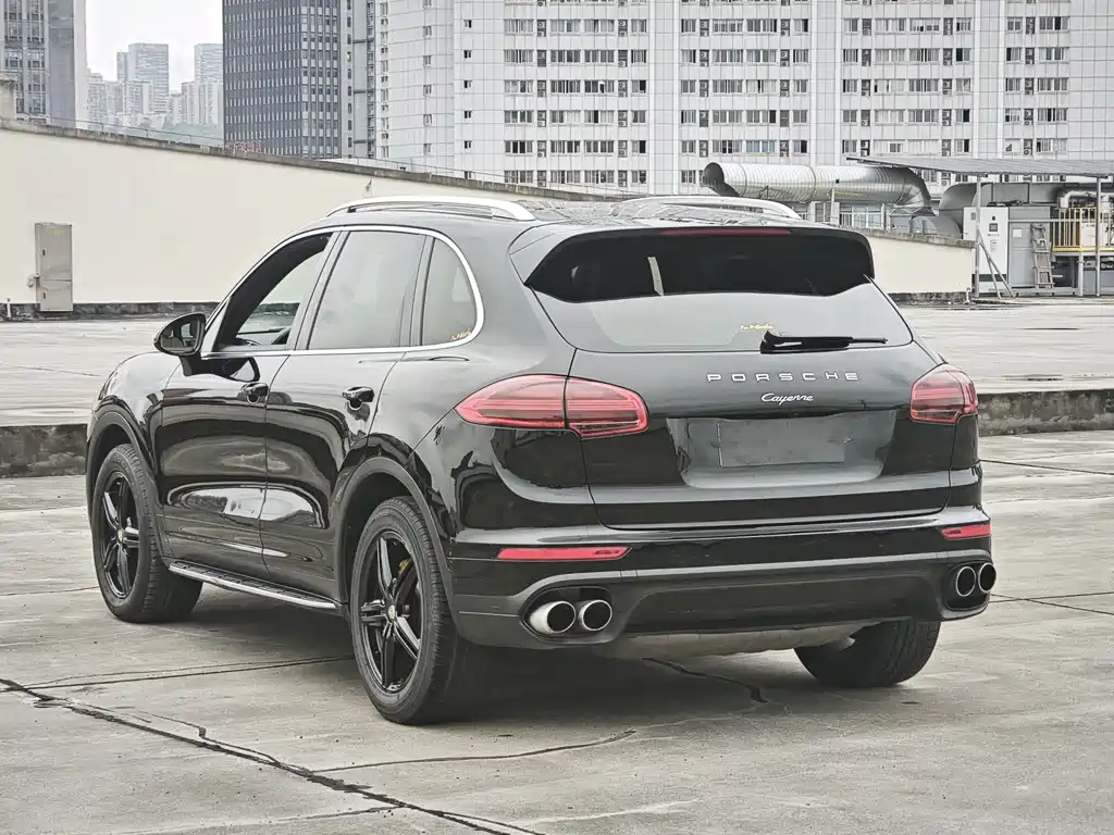 Porsche Cayenne — миниатюра 5