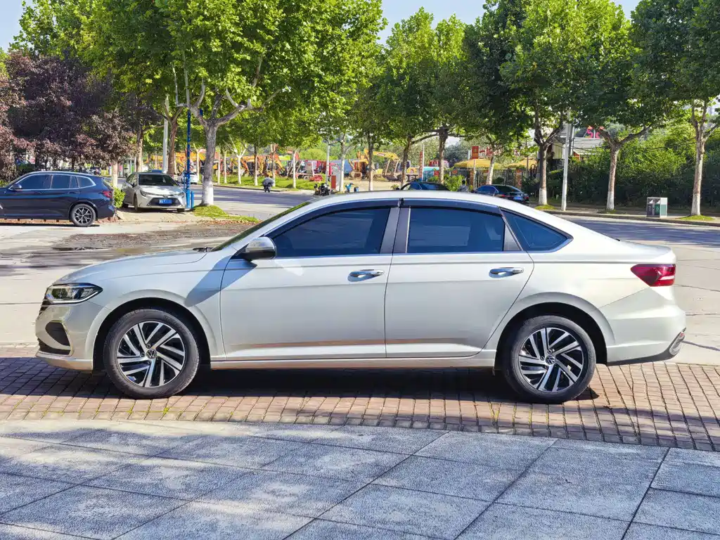 Volkswagen Lavida — миниатюра 3