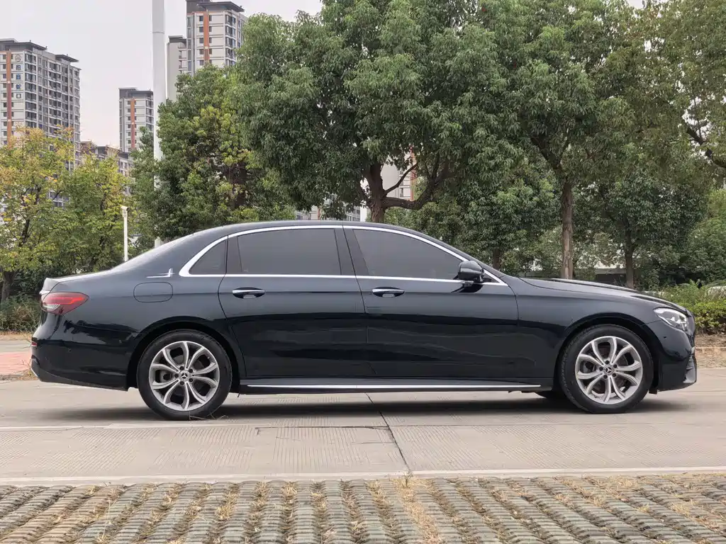 Mercedes-Benz E-Class — миниатюра 4