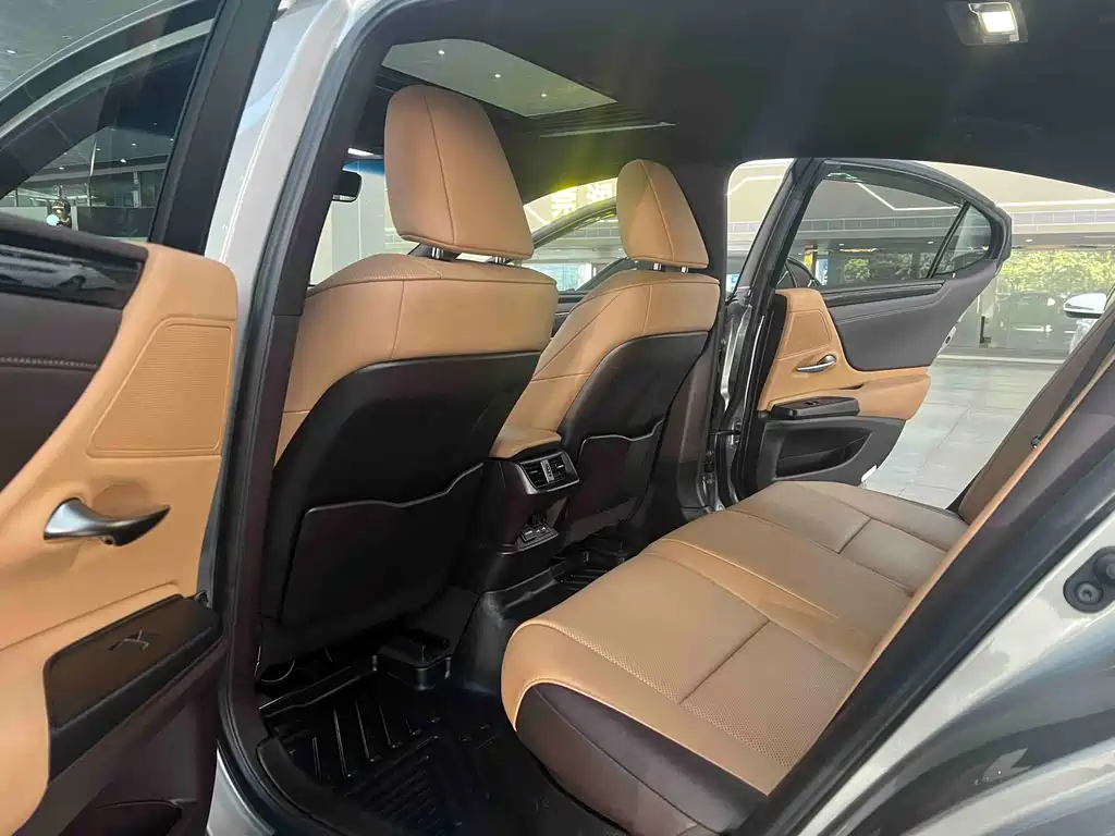 Lexus ES 2020 300h