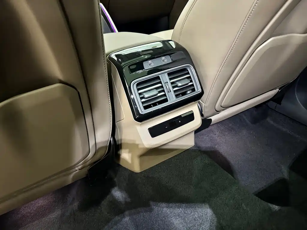Audi Q5L — миниатюра 12