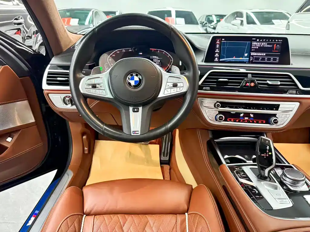 BMW 7 Series — миниатюра 28