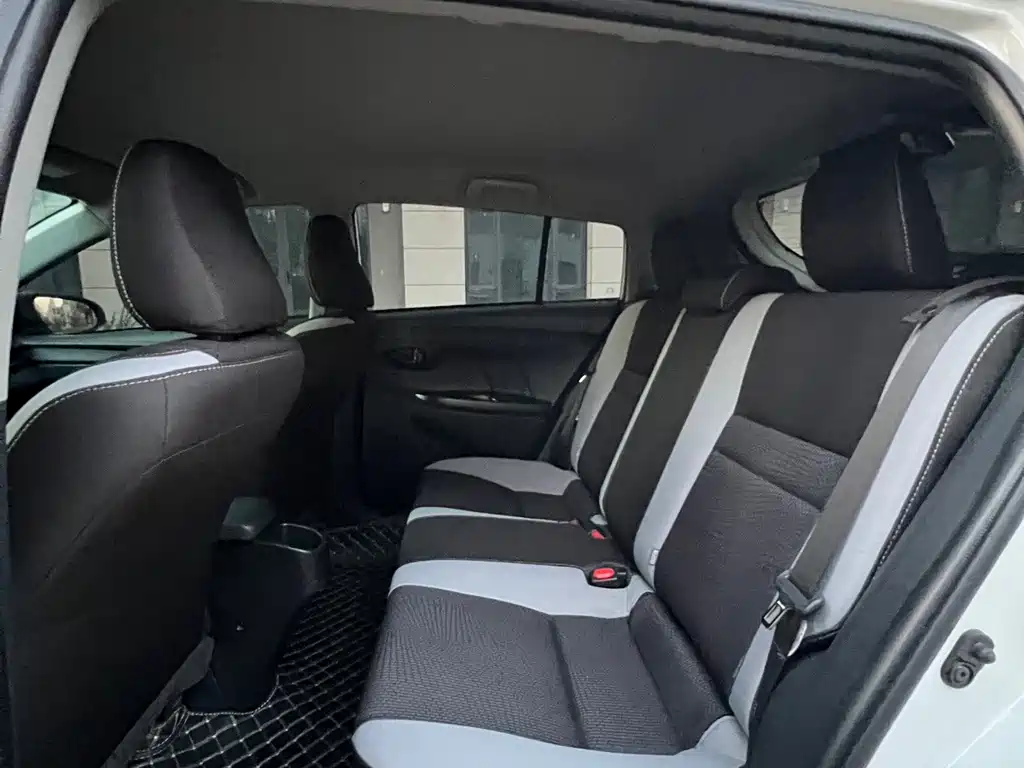 Toyota Yaris L — миниатюра 9