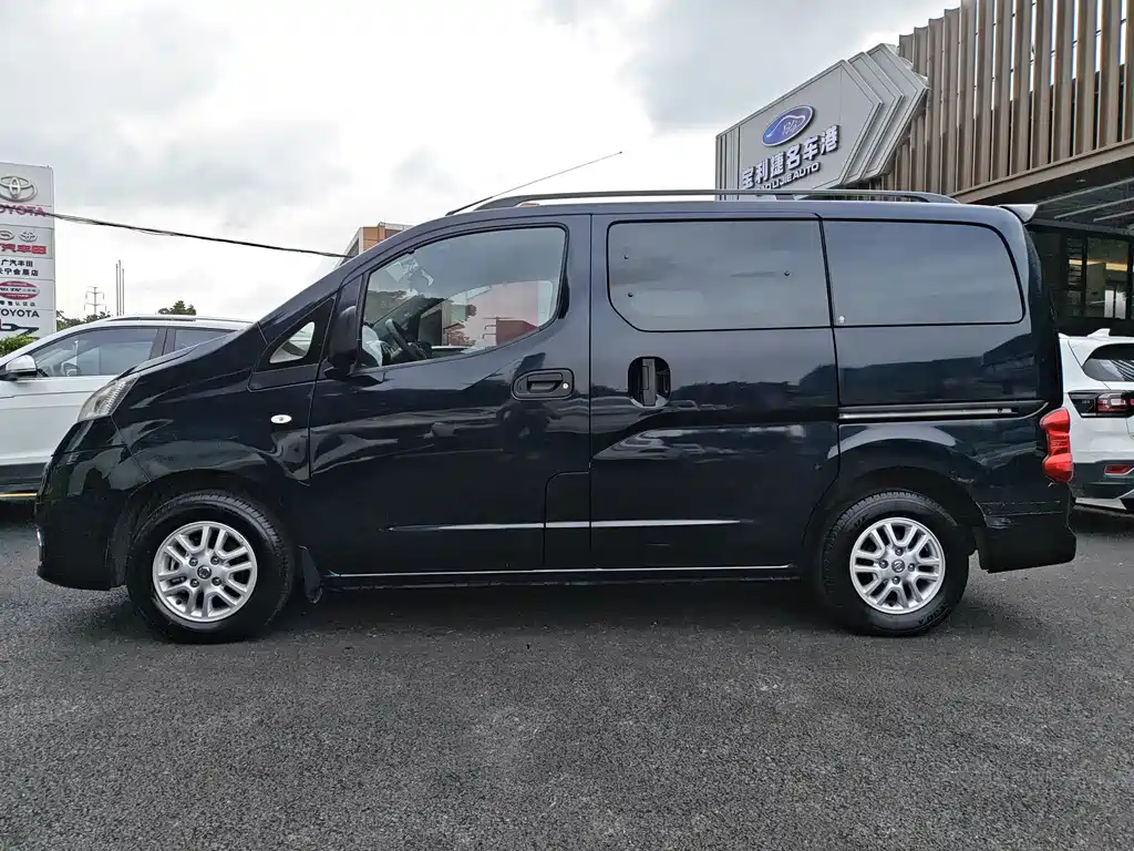 Nissan NV200 — миниатюра 7