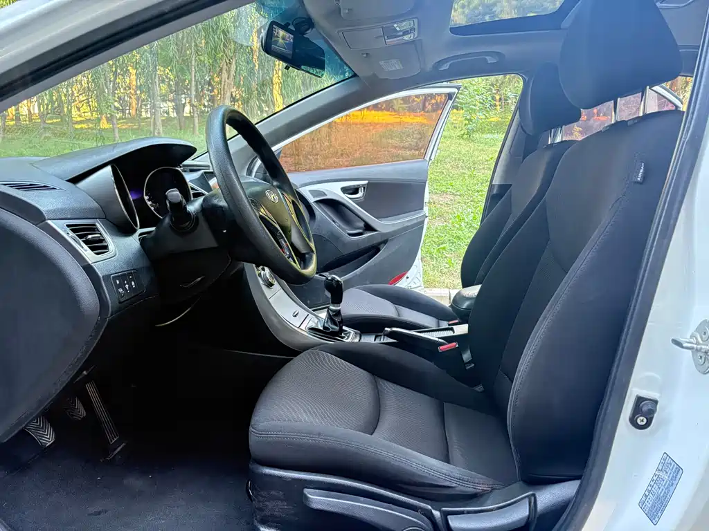 Hyundai Elantra Langdong — миниатюра 8